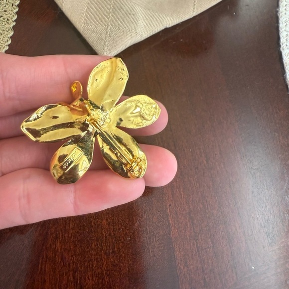 Vintage 22KGP Gold Plated Brooch - Picture 2 of 3